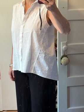 Elie Tahari White Sleeveless Eyelet Button-Front Blouse